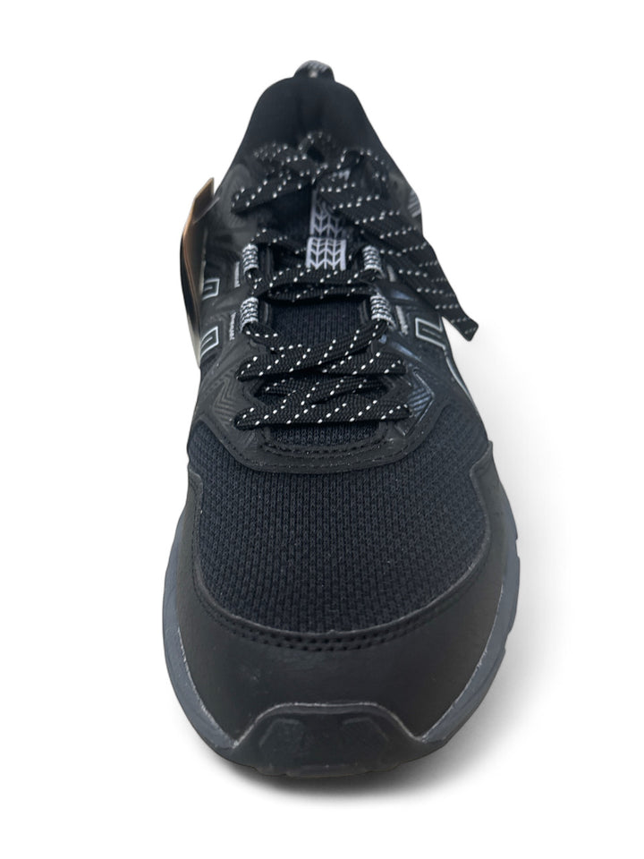 ASICS Gel-Venture 8 running shoes in black with reflective laces and a sleek design for running enthusiasts.